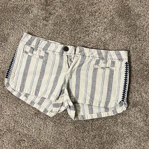Mossimo Blue and White Shorts size 6